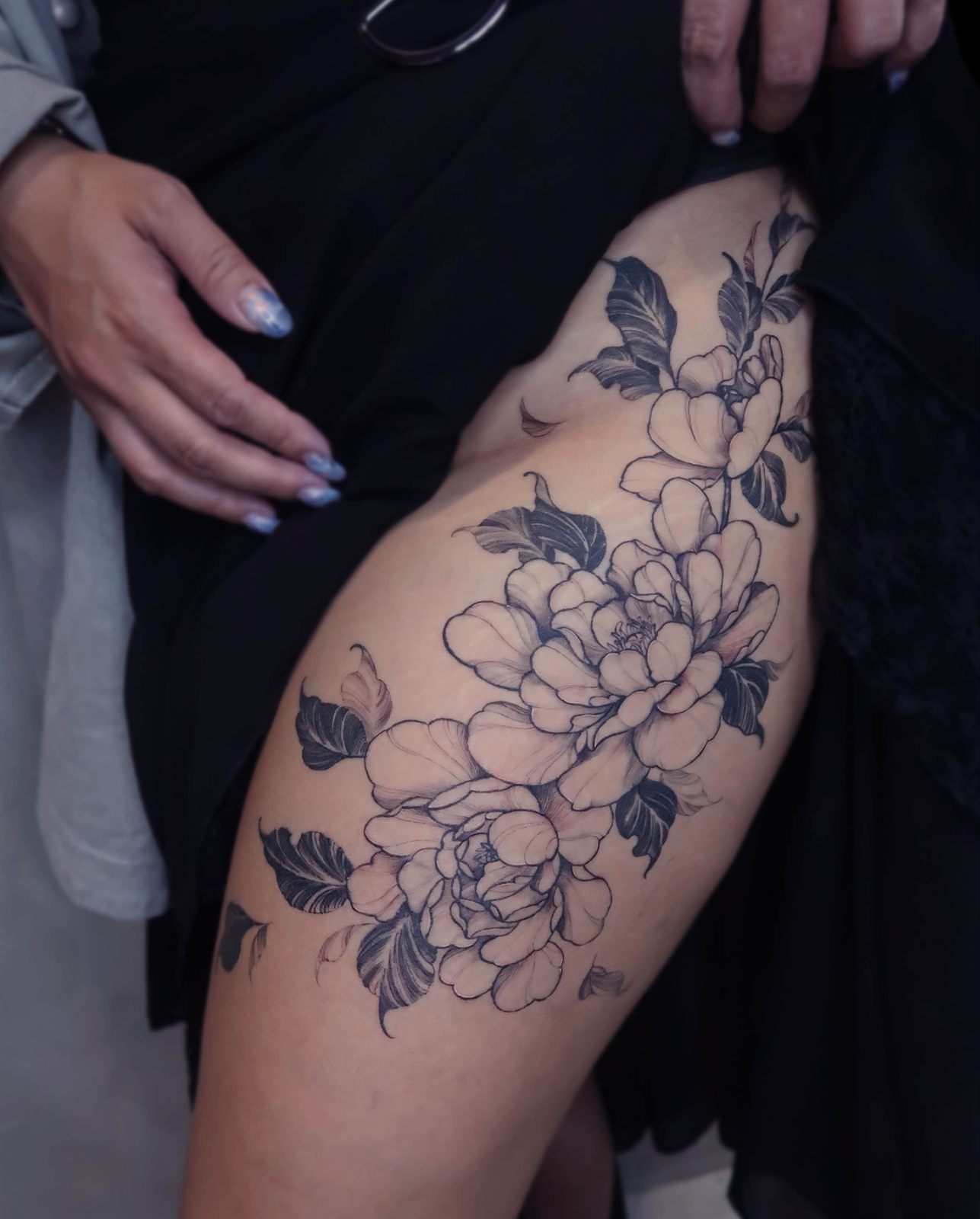 強強 台中女刺青師 插畫 / 腳 / 黑白 刺青作品 RedSnake Tattoo